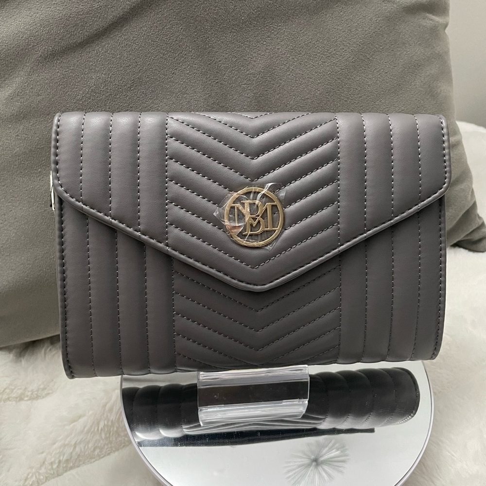 Badgley Mischka V Quilted Gray Crossbody Bag